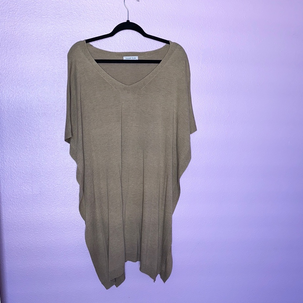 CATWALK STUDIO V-Neck Tan Poncho